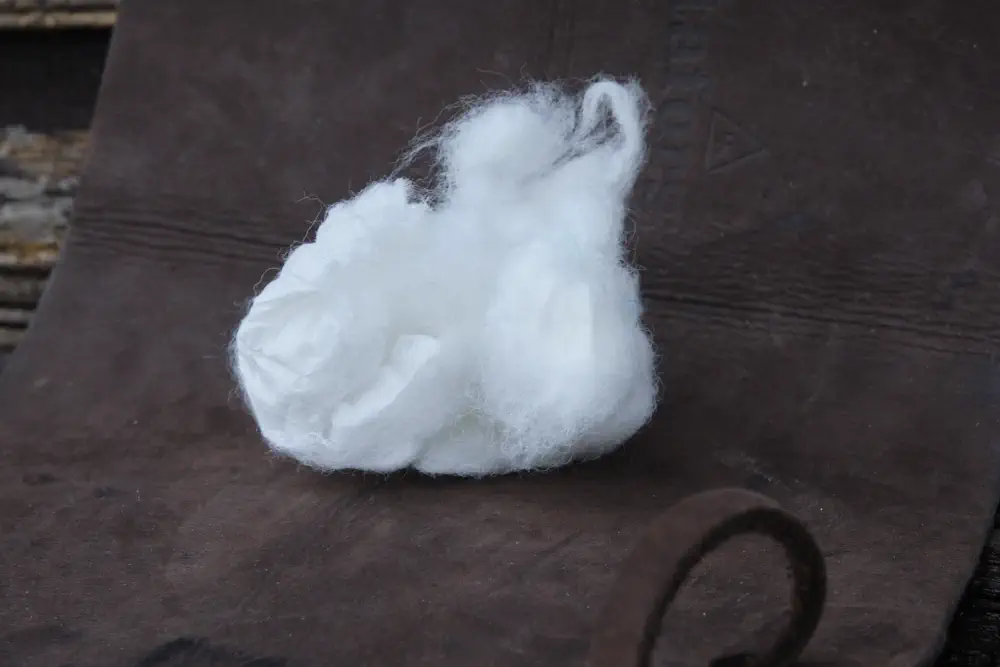 Das Tampon zum Feuer machen ohne Feuerzeug