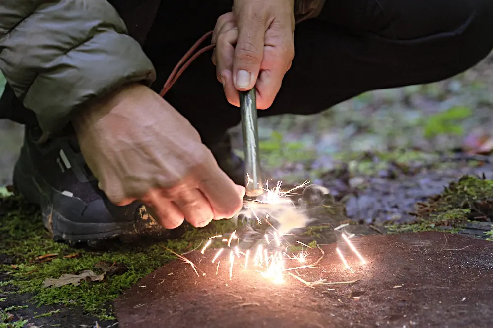 Feuerstahl meistern: Ein ultimativer Survival Skill