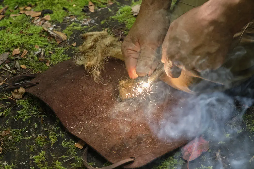 Feuer machen im Survival Camp