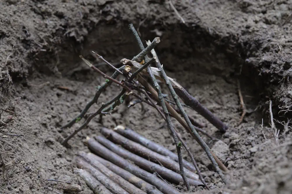 Feuerstelle aufbauen Survival Camp