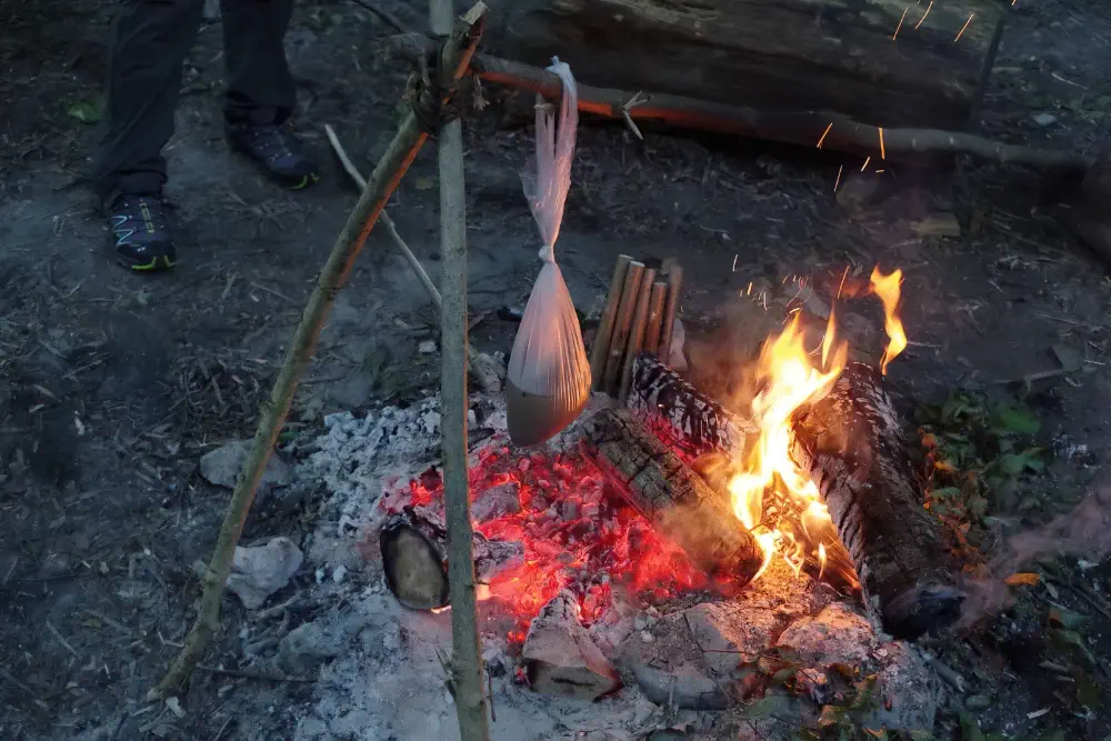 Wasseraufbereitung in der Tüte – Kochen über dem Feuer ohne Topf?