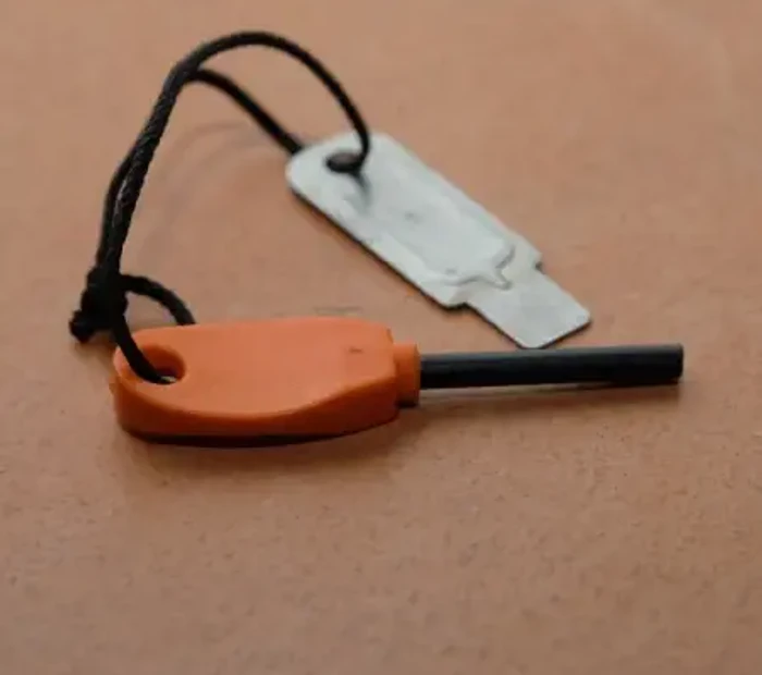 Feuerstahl im Survival Kit